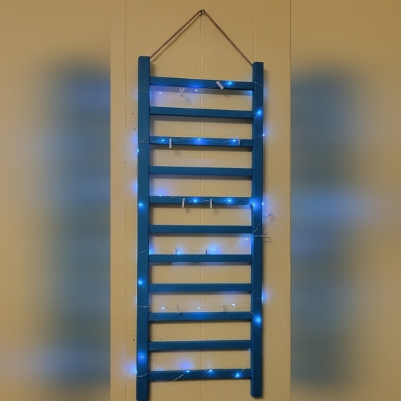 Repurposed Ladder Picture Frame with Fairy Lights - Picture 4 of 6